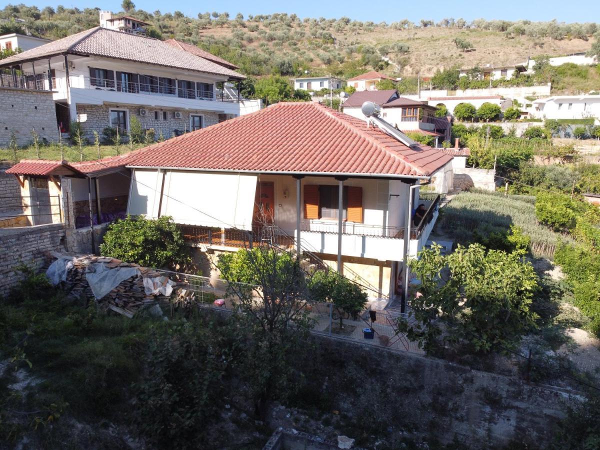 Guest House Marjo Berat Exterior photo